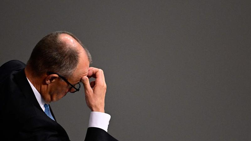 Doppelter Merz im Bundestag : Der Außen-Kanzler sprach energisch, der Innen-Kanzler in Rätseln