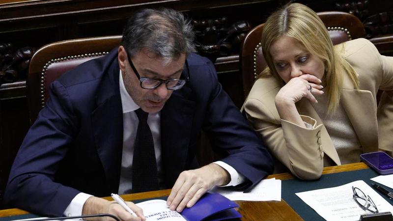 Oltre due ore di vertice di maggioranza. “Per le modifiche serve un miliardo”. Verso l'aumento dell'Irap sulle grandi banche