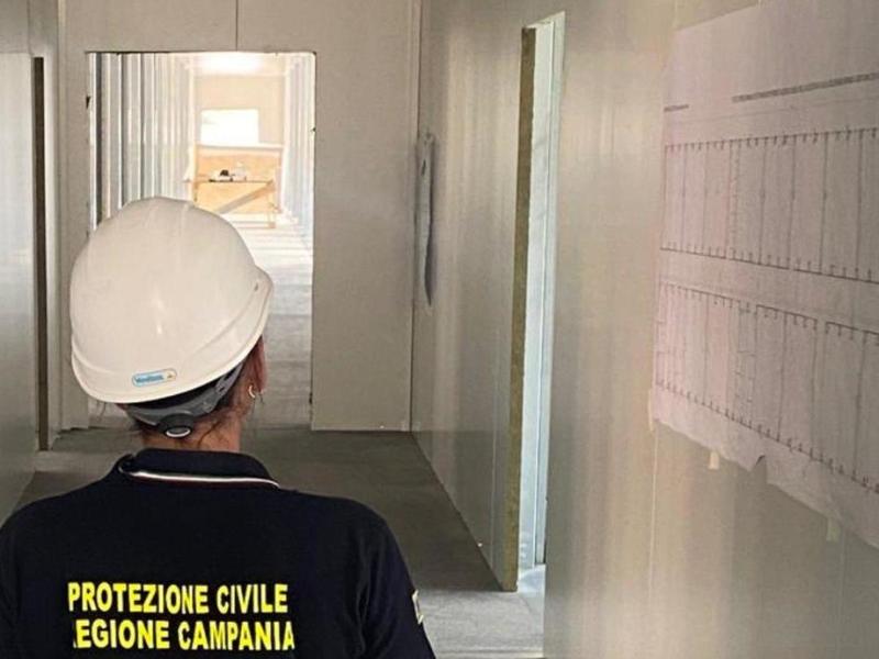 Â«Piove nelle auleÂ», a Pozzuoli chiude la Â«scuola modulareÂ» anti bradisismo. I consiglieri: Â«Vergogna nazionaleÂ»