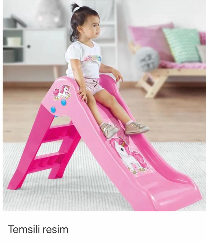 Geçen perşembe günü Fatih’i ziyarete girerken gördüğüm oyuncak kaydırak Geçen perşembe günü Fatih’i ziyarete girerken gördüğüm oyuncak kaydırak