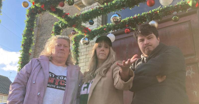 Christmas is RUINED! Thieves steal festive decorations from city church Christmas is RUINED! Thieves steal festive decorations from city church