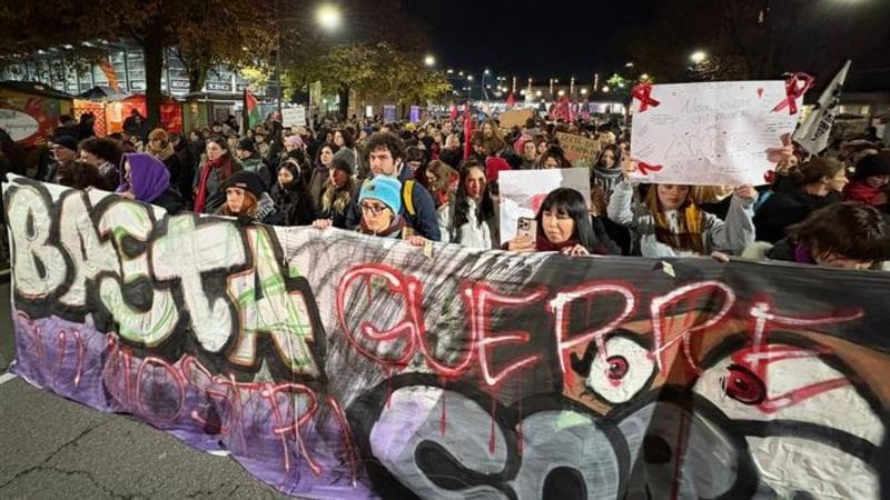 Bergamo, in centinaia al corteo contro la violenza di genere Bergamo, in centinaia al corteo contro la violenza di genere