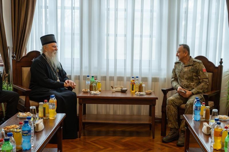 Komandant KFOR-a se sastao sa mitropolitom raško-prizrenskim Teodosijem