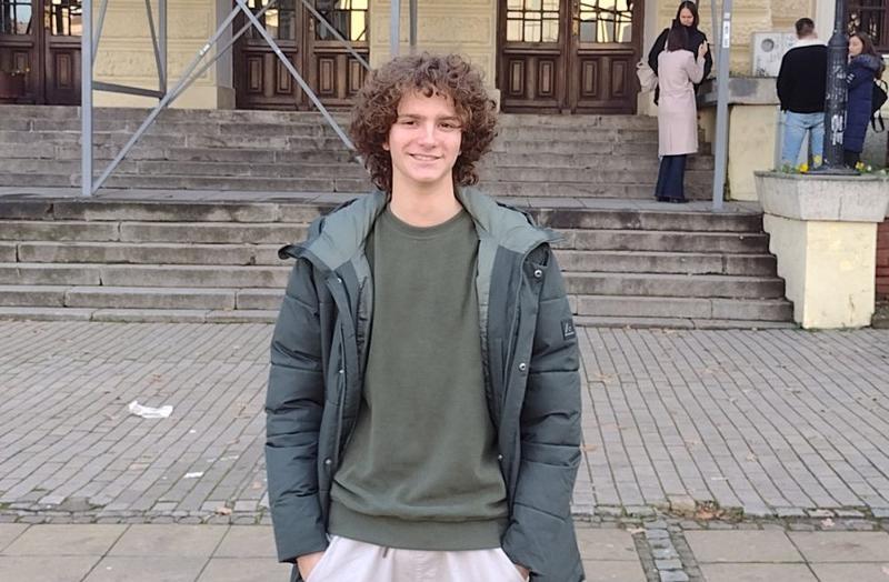 „Hteo je da bude fudbaler, a sada je ‘Hajduk u Beogradu’: Razgovarali smo sa Todorom Jovanovićem, dečakom iz Kragujevca koji osvaja film“