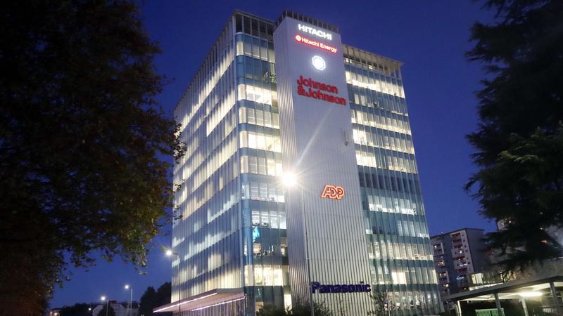 Nuova ondata di esuberi nei colossi hi-tech: è l’effetto IA. Cosa succede a Milano