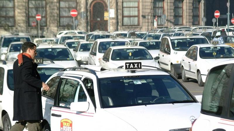 Taxi, la Regione vuole semplificare la vita a chi ha una disabilità: via alle modifiche al regolamento