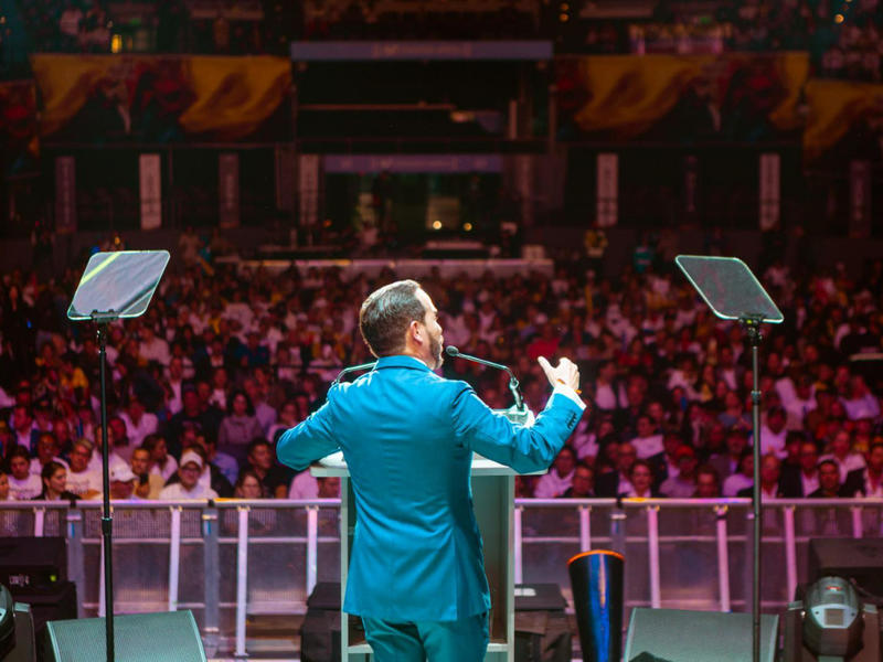 Militantes de Abelardo se coordinan para atacar a Vicky y a Pinzón en redes