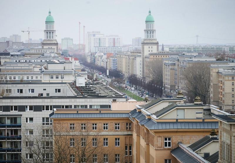 „Möblierte Wohnungen zu Mondpreisen“ – Friedrichshain-Kreuzberg attackiert Vermieter