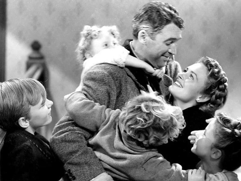 Free holiday movies, music at the library