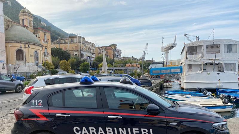 Minacciano peritoassicurativo e lo spingonoin mare pretendendoindennizzo gonfiato: 2 arresti