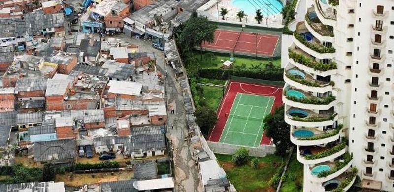 Com taxação de ricos e prisão de generais, Brasil surpreende duas vezes