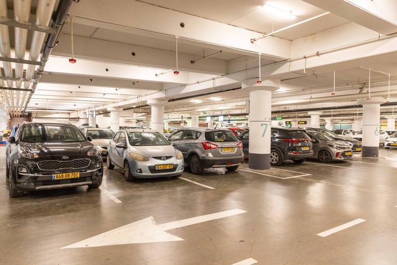 Law mandating that parking lots charge by the minute set to go into effect