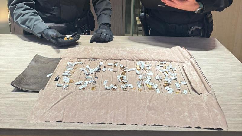 Si finge cliente e rapina una gioielleria, colpo da 60mila euro: arrestato