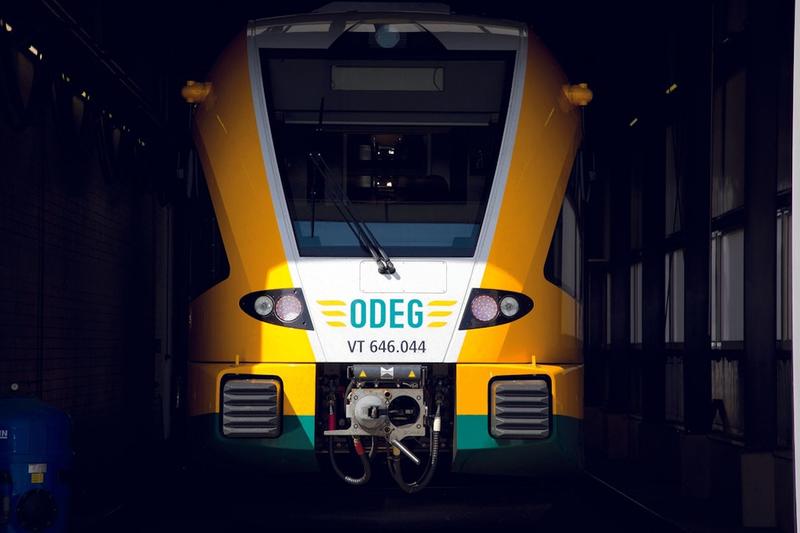 Überraschende Kehrtwende: Tesla-Shuttle bald nicht mehr elektrisch – ODEG übernimmt 2026