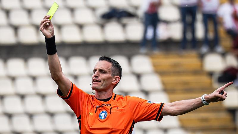 Lo sfogo dell’ex arbitro Daniele Minelli: “Deluso e tradito dall’Aia. Sistema non trasparente”