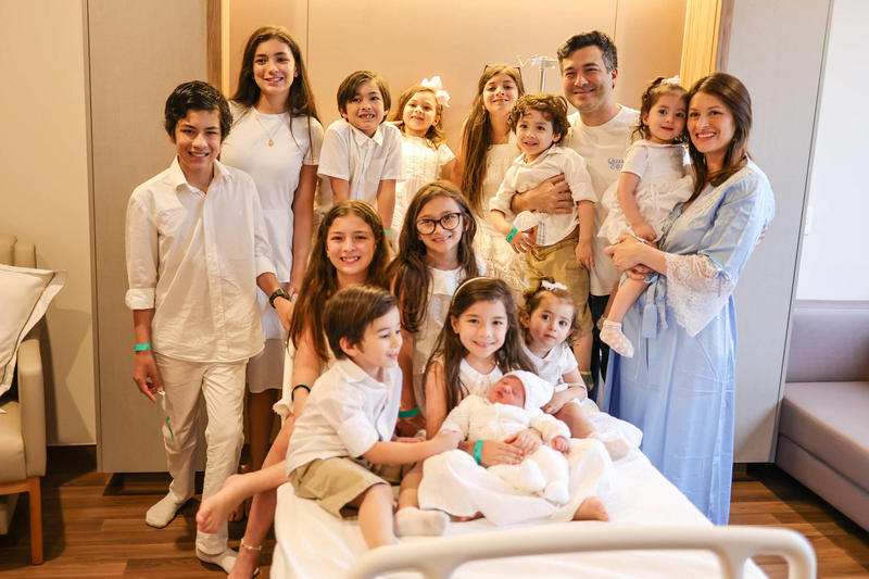 Casal católico tem 13º filho; conheça a história da família