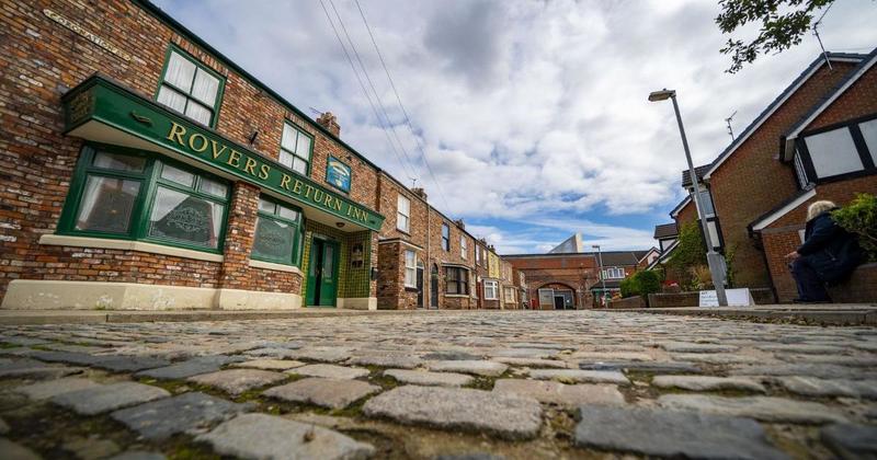 Coronation Street actress Lynne Verrall dies aged 76 after long illness Coronation Street actress Lynne Verrall dies aged 76 after long illness