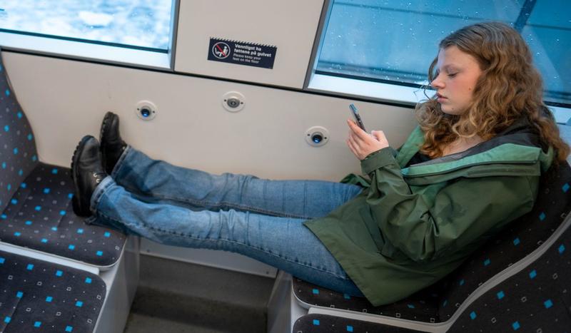 «Vi sitter der, lett sjøsyke og får direktesending fra privatlivet hennes»