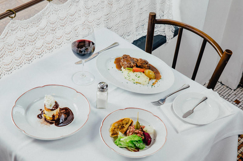 Pedir o vinho da casa não é garantia de economia