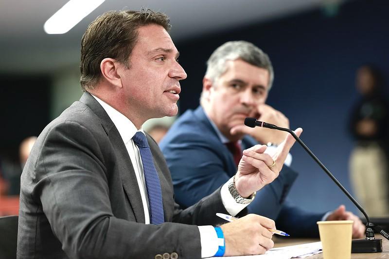 Tratado de extradição Brasil/EUA dá sustentação jurídica para a extradição de Ramagem. Mas a decisão pode ser desfavorável