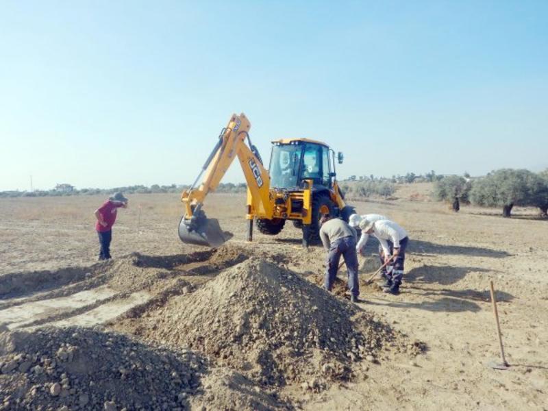 Kayıplar Komitesi, kayıp bir Kıbrıslıtürk’ün gömü yerinin arandığı Strovulo’daki sıra kuyularda yeni kazılar başlattı… Siskilip ve Temroz’da da yeni kazılara başlandı…