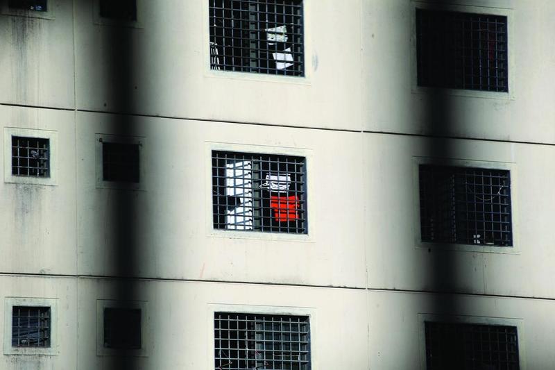 Il governo rilancia il “Piano carceri”, ma è smentito dai numeri. E dall’ennesimo suicidio