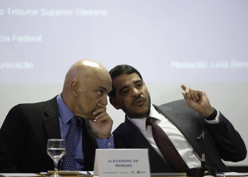 Moraes e Messias conversam para superar arestas de indicação ao STF