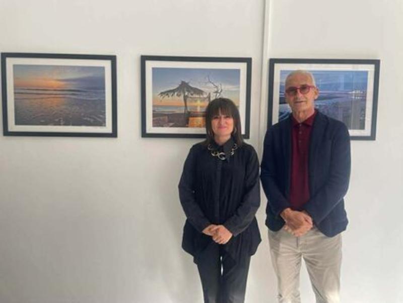 Фотографът Милуш Киряков дари част от изгревите си на Колежа по туризъм в Бургас