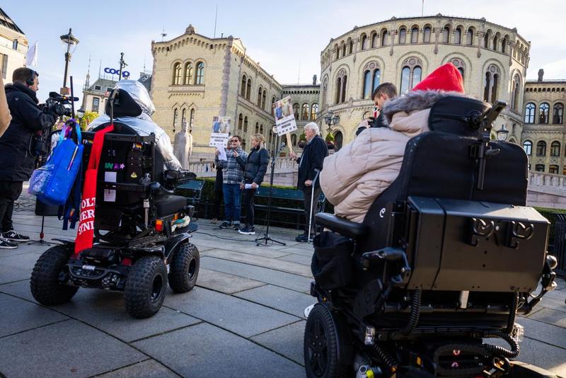 Er vi mindre verdt enn kvinner og barn, Skartveit?