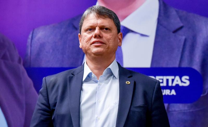 O expurgo ideológico de Tarcísio de Freitas e a trava à direita