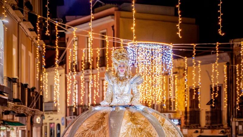 Fano accende il Natale: Madame Opera, luci, alberi e spettacolo a cielo aperto