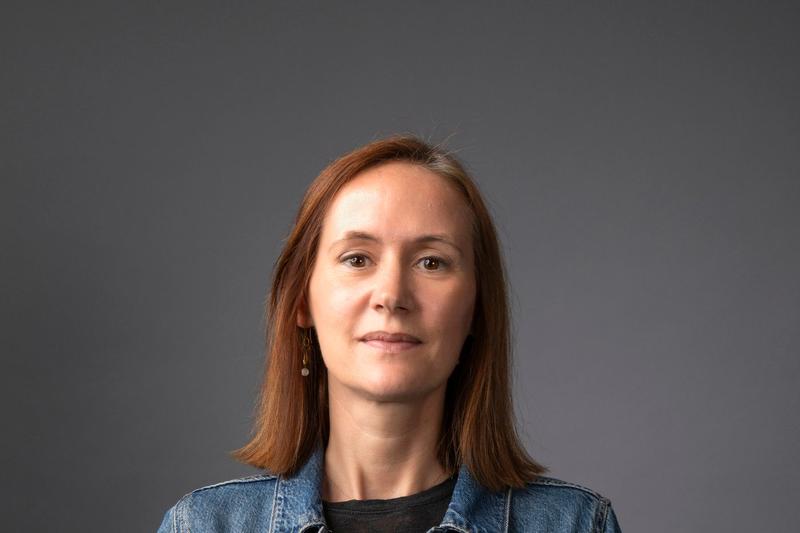 Cette quinzaine, Marianne Meunier raconte, à travers sa chronique CULTURE SANS FRONTIÈRES, l’histoire d’Alaa Al Qatraoui, poétesse de Gaza devenue amie avec un lecteur français, qui se démène pour la faire accueillir dans son village de la Drôme.