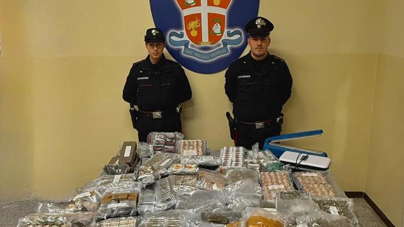 Pieve Emanuele, rubinetto lasciato aperto provoca un allagamento: così vengono scoperti 70 chili di hashish nell’appartamento