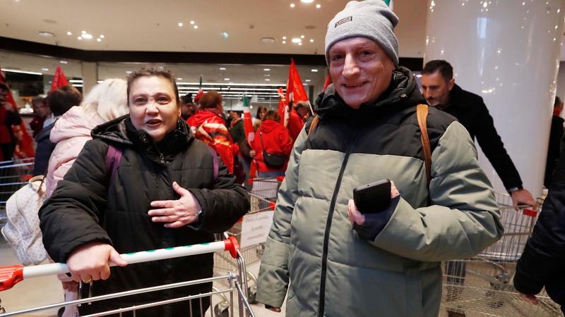 Presidio per Fabio, licenziato in tronco da Pam dopo il test del carrello. “Sono commosso ma ho fiducia nel futuro” Presidio per Fabio, licenziato in tronco da Pam dopo il test del carrello. “Sono commosso ma ho fiducia nel futuro”