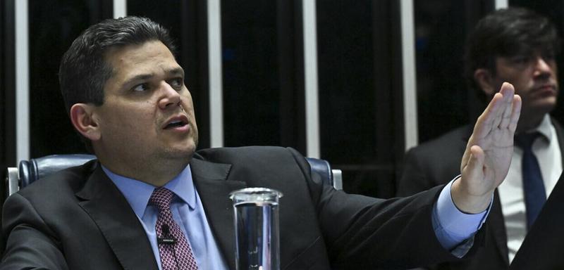 As prisões históricas dos golpistas e as ofensivas escorchantes de Alcolumbre