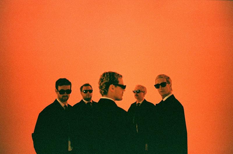 „Sterben in Karl-Marx-Stadt“ von Kraftklub: In der Ost-Garage zwischen Simson und Dosenbier