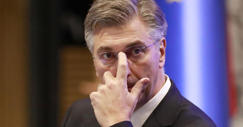 Država koja ima sedam direktora velikih sustava za smjenu u jedno poslijepodne daleko je od uređene. Ali jedna stvar ipak nije loša