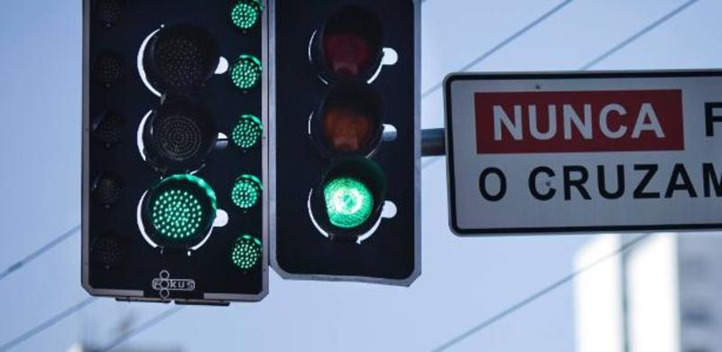 Sobre os engolidos pelas telas, condenados à inexistência