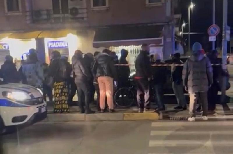 Morto in strada dopo il controllo, il giovane era stato portato in caserma