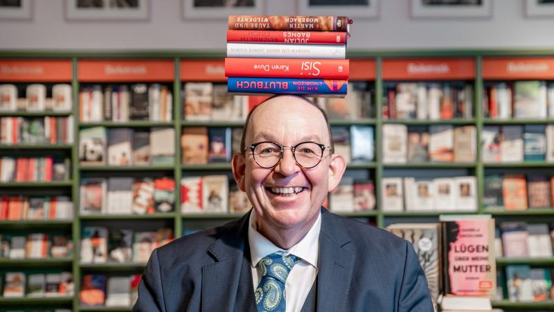 Trend | Wie lange können Sie einer Literaturkritik im Radio folgen? 4 Minuten? Oder doch mehr?