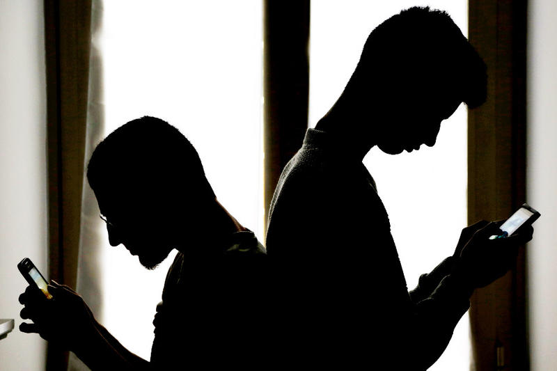 Guardare di più il cielo e meno gli schermi