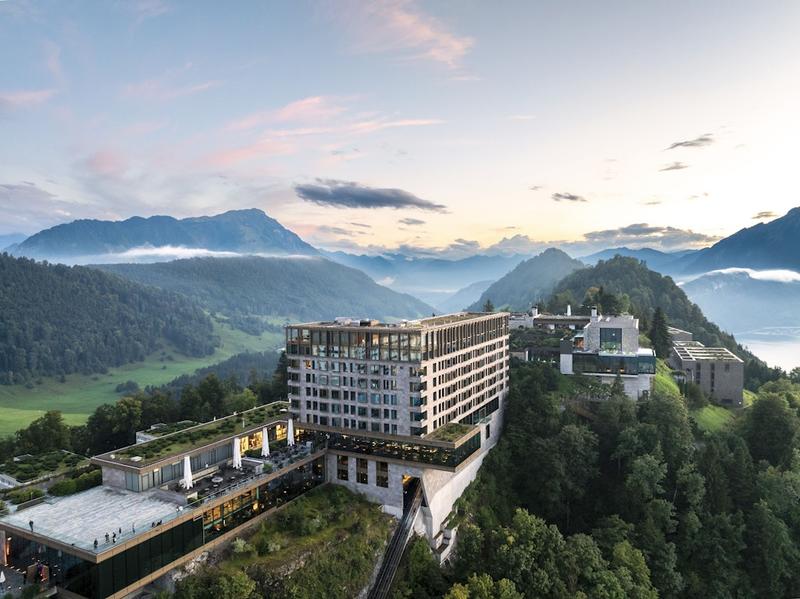 Urlaub in der Schweiz: In diesem Luxushotel waren schon Selenskyj und Adenauer zu Gast