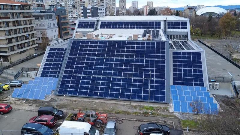 Дори и в неделя кипи усърдна работа по ремонта на зала „Младост“, СПА центърът е сред новите иновации