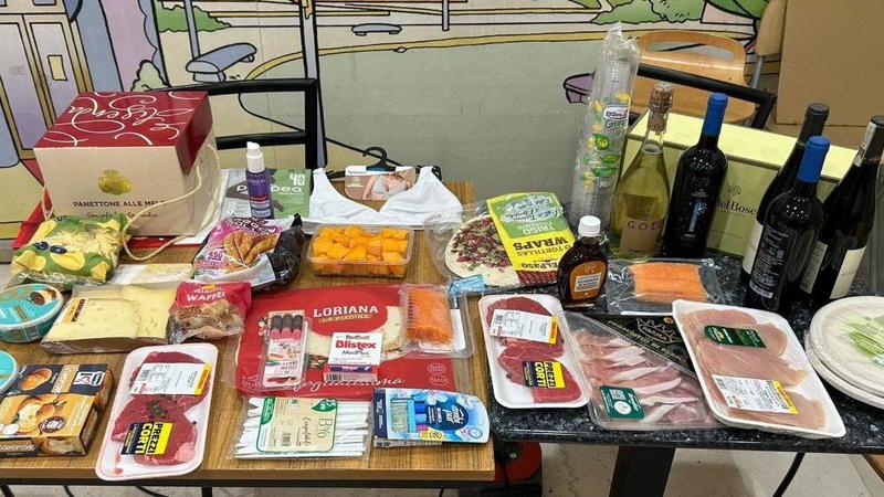Shopping natalizio senza passare dalla cassa: i ladri lavorano per un supermercato concorrente