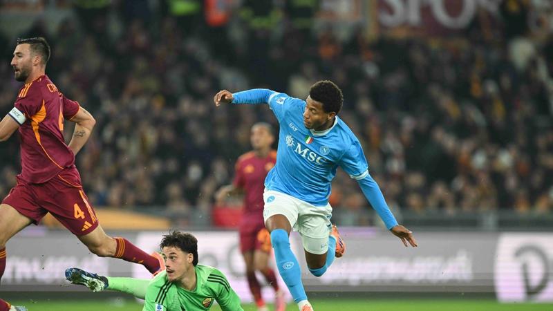 Il Napoli vince a RomaÂ e torna in vetta, il graffioÂ di Neres lancia gli azzurri: 0-1