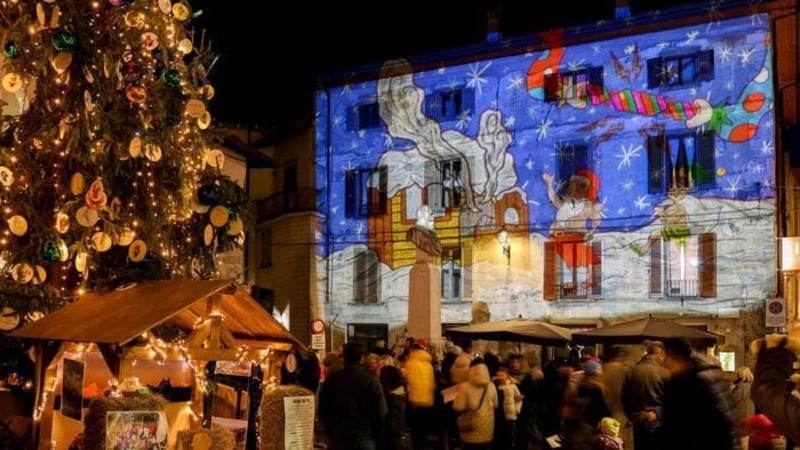 A Lovere si accendono le luci di Natale - Foto