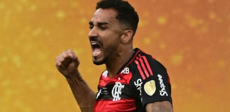 Herói do Flamengo, Danilo criou projeto que conta boas histórias