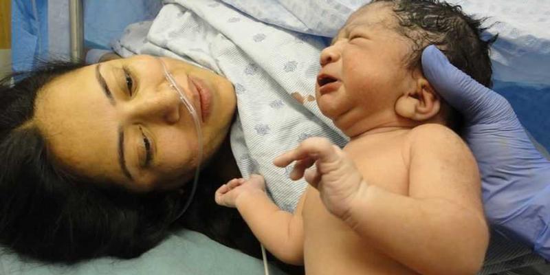 Desperate mom of 9 gives herself an emergency C-section, saving both of their lives