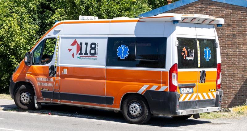 Cade in casa e non risponde, anziano salvato da una volontaria Caritas a Vigarano