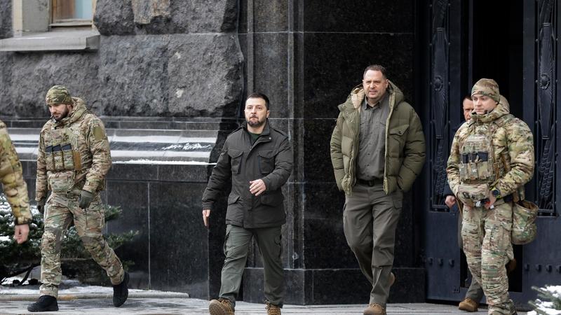 Il politologo: “Bombe e corruzione, Zelensky isolato, ma la guerra non finirà presto”